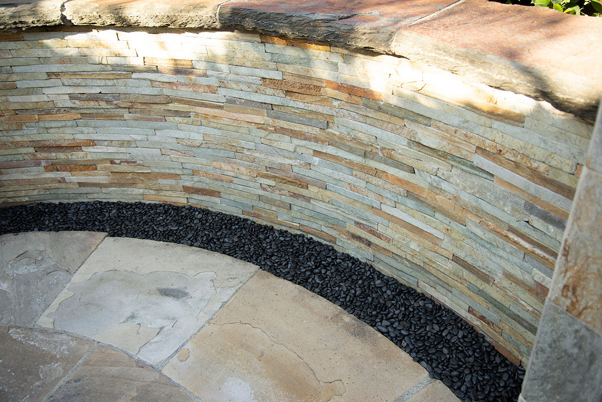 Black Polished Pebble (1-2IN) 40LB
