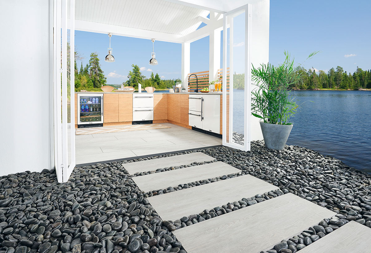 Black Polished Pebble (1-2IN) 40LB
